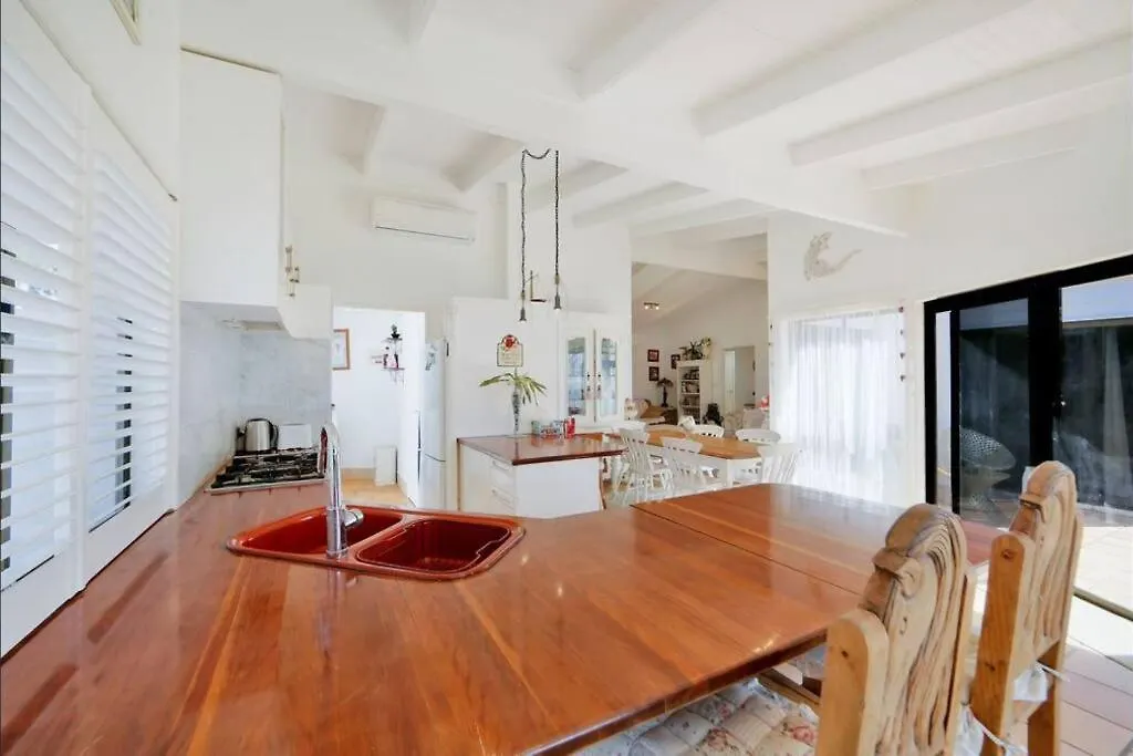 בית נופש הוילה ברגרה Private Ocean Front, Pet Friendly Oasis! אוסטרליה